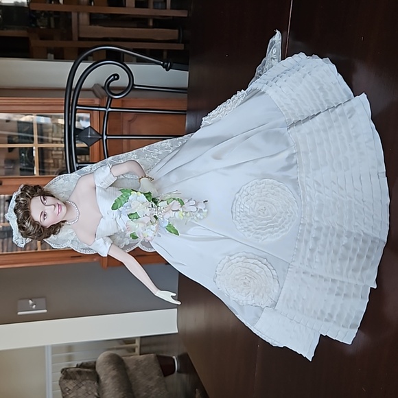 Vintage 1996 Franklin Heirloom Mint Jackie Kennedy Wedding Dress Porcelain  Doll